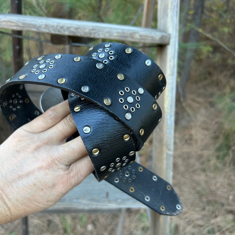 Nine West leather black flat studded belt with decorative mandala metal buckle - Picture 12 of 12